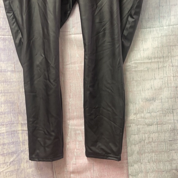 Brand new Woman’s Simply Vera Vera Wang pants - Picture 4 of 13